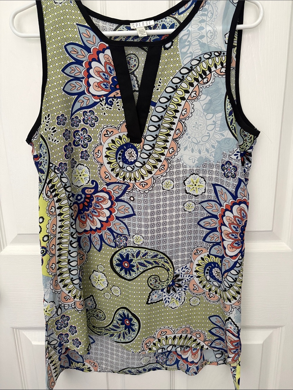 SPENSE SLEEVELESS FLOWY MULTI-COLOR TOP/Medium